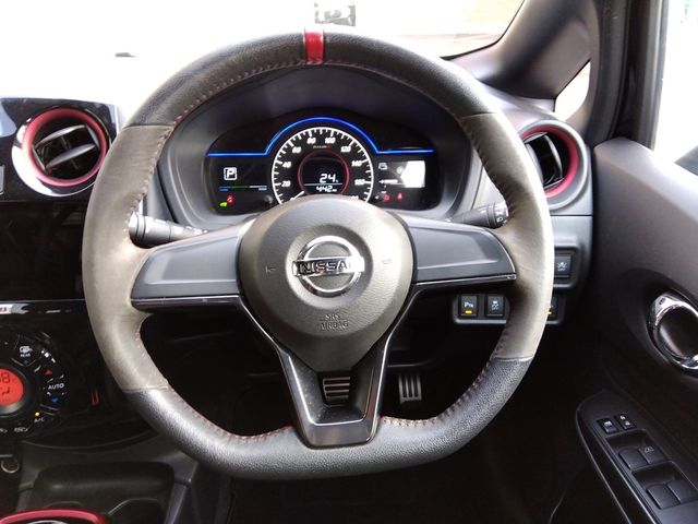 Nissan NOTE 2018-08 10920-10