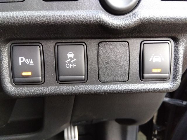 Nissan NOTE 2018-08 10920-14