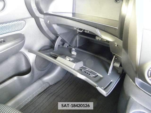 Nissan NOTE 2013-05 382843-11