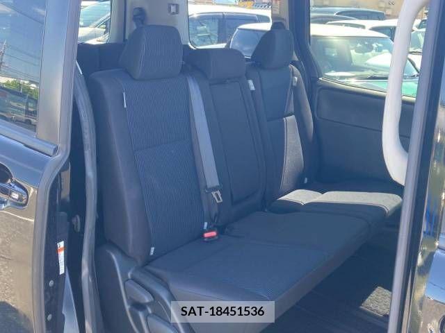 Toyota NOAH 2019-11 279571-9