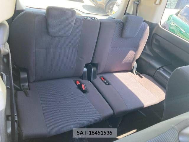 Toyota NOAH 2019-11 279571-10
