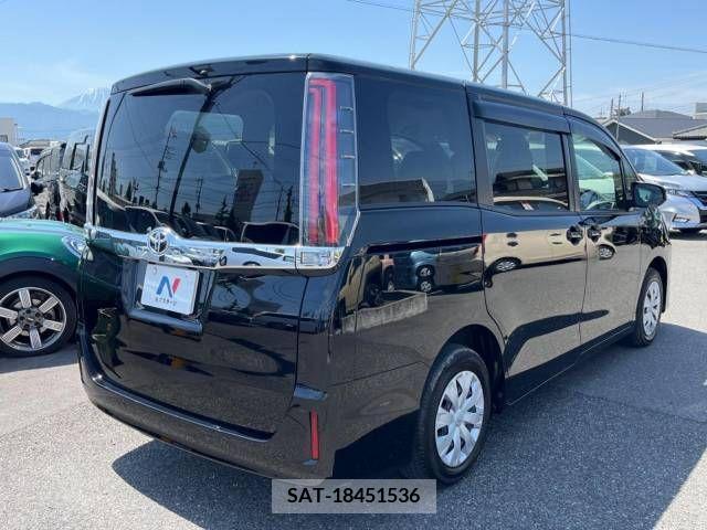 Toyota NOAH 2019-11 279571-18