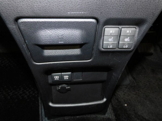Toyota VOXY HYBRID 2019-06 28423-13