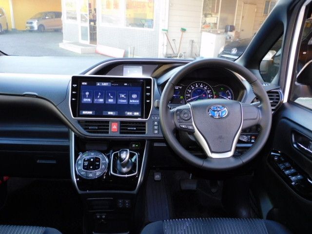 Toyota VOXY HYBRID 2019-06 28423-1