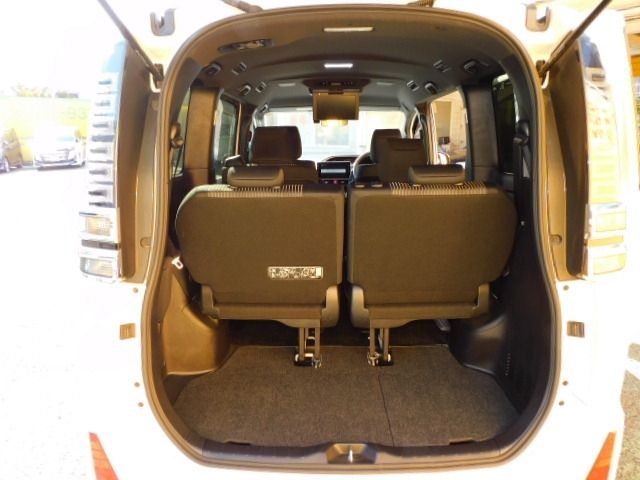 Toyota VOXY HYBRID 2019-06 28423-3