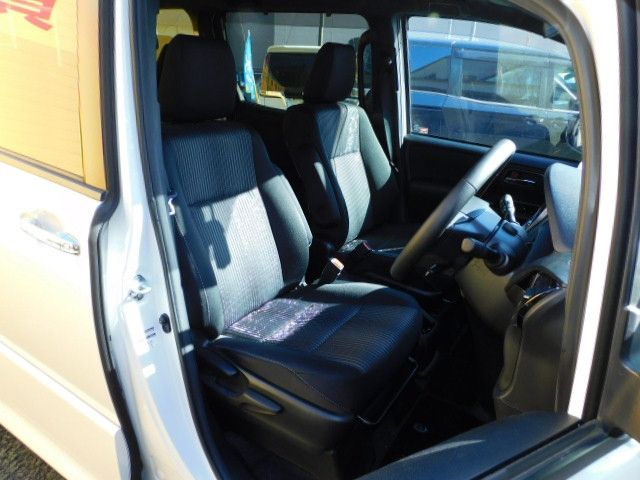 Toyota VOXY HYBRID 2019-06 28423-16
