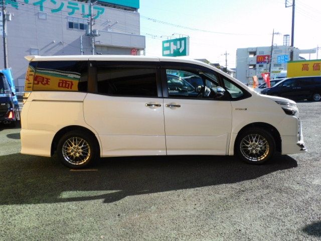 Toyota VOXY HYBRID 2019-06 28423-17