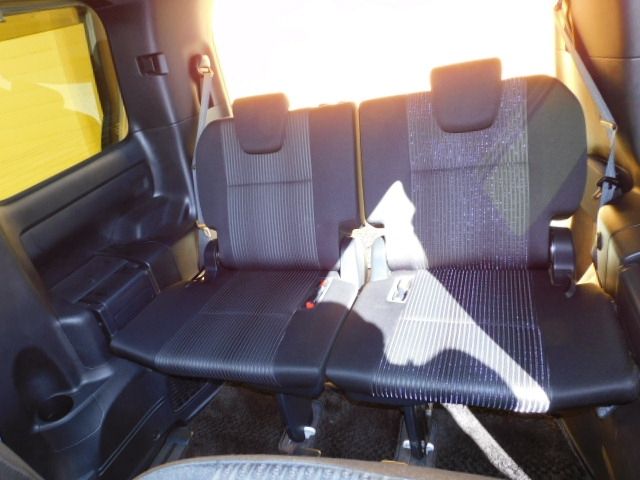 Toyota VOXY HYBRID 2019-06 28423-6