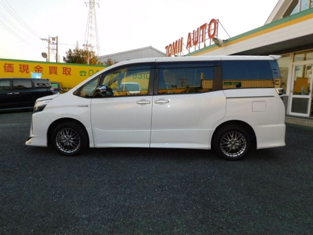 Toyota VOXY HYBRID 2019-06 28423-18