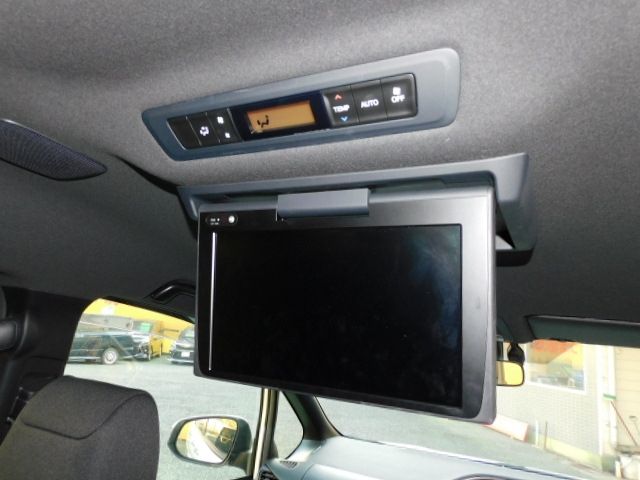 Toyota VOXY HYBRID 2019-06 28423-8