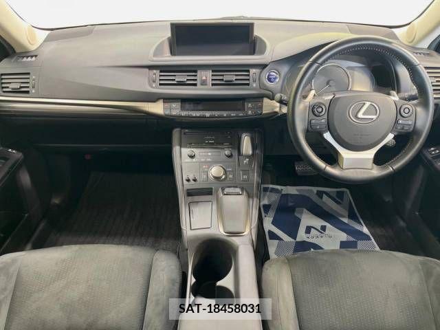 Lexus CT 2018-11 322679-1