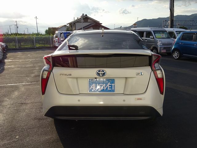 Toyota PRIUS 2015-12 13759-4