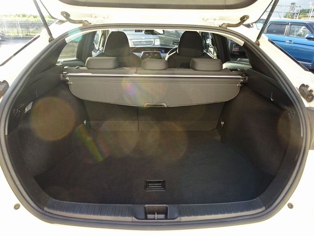 Toyota PRIUS 2015-12 13759-11