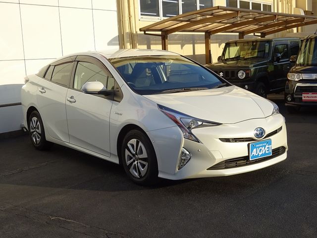 Toyota PRIUS 2015-12 13759-2