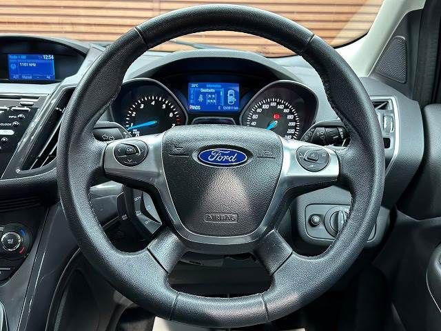 Ford KUGA 2015-04 6912-12