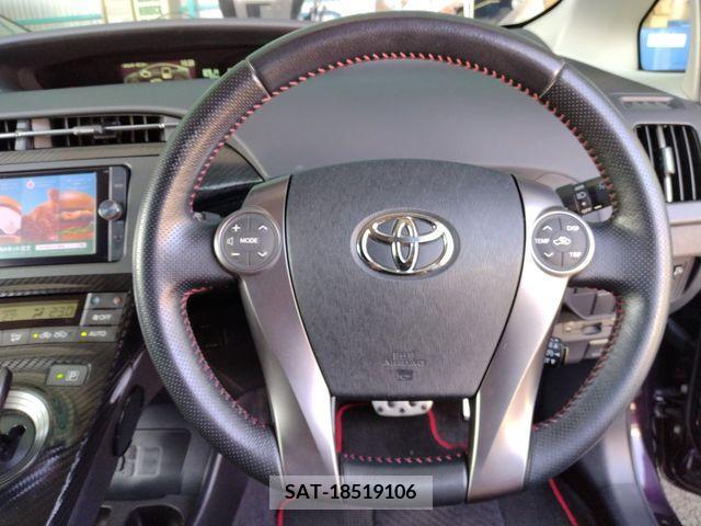 Toyota PRIUS 2013-09 393338-12