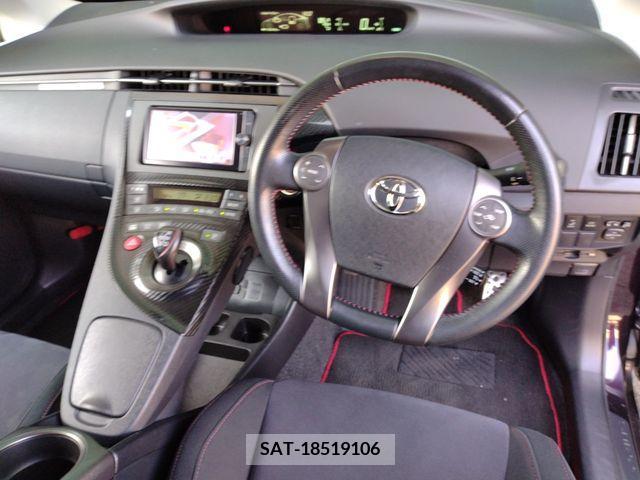 Toyota PRIUS 2013-09 393338-4