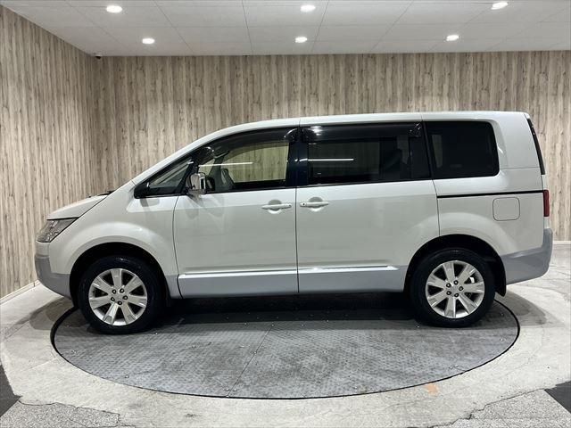 Mitsubishi DELICA D5 2016-12 195676-7