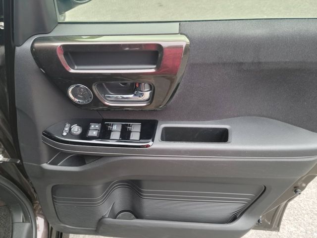 Honda N BOX CUSTOM 2018-09 736-19