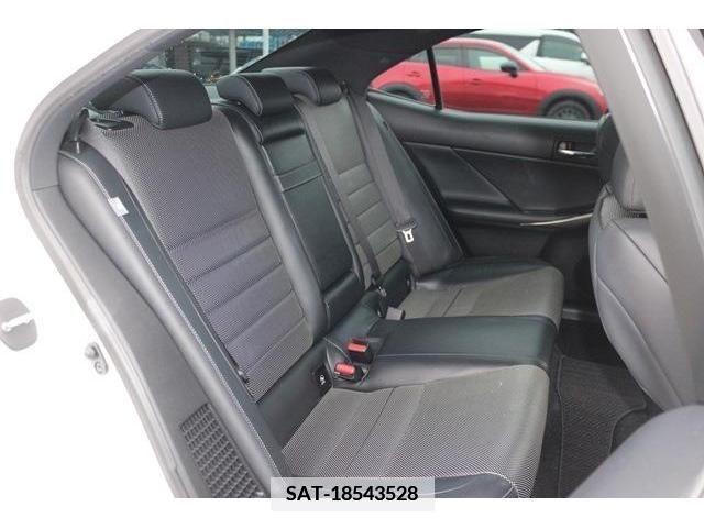 Lexus IS 2013-11 354383-15