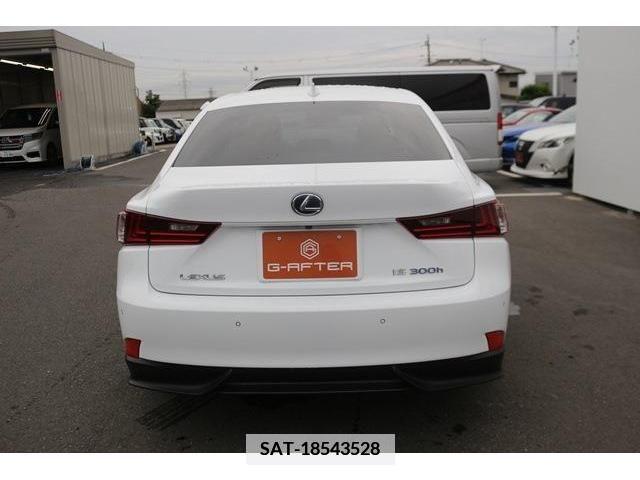Lexus IS 2013-11 354383-9