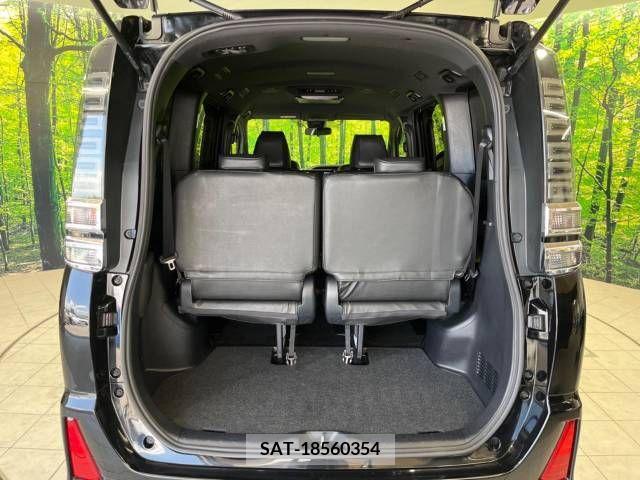 Toyota VOXY 2018-12 370451-11