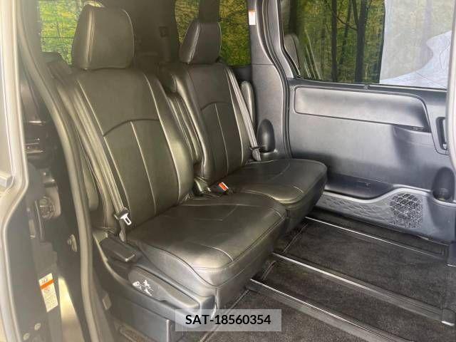 Toyota VOXY 2018-12 370451-9