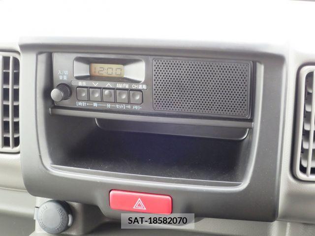 Suzuki EVERY 2023-06 301662-13