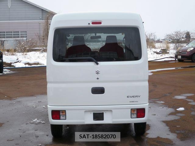 Suzuki EVERY 2023-06 301662-3