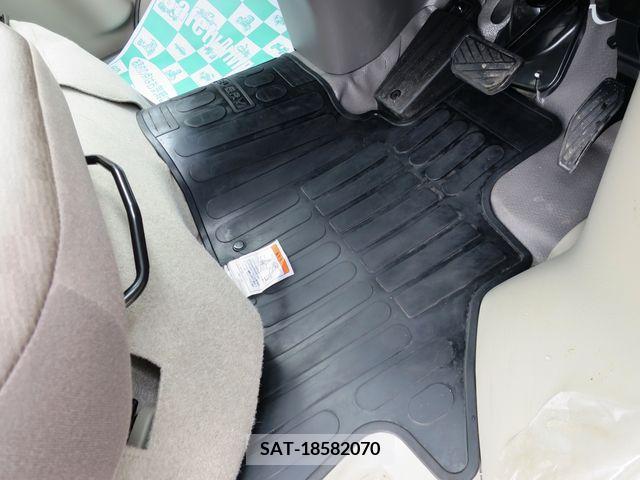 Suzuki EVERY 2023-06 301662-18