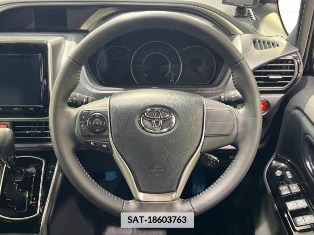 Toyota VOXY 2019-05 377069-12