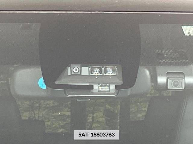 Toyota VOXY 2019-05 377069-3