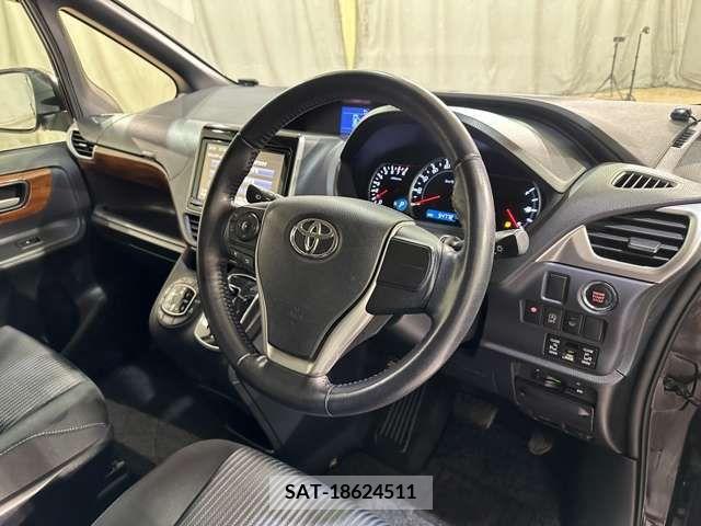 Toyota NOAH 2014-01 242989-12