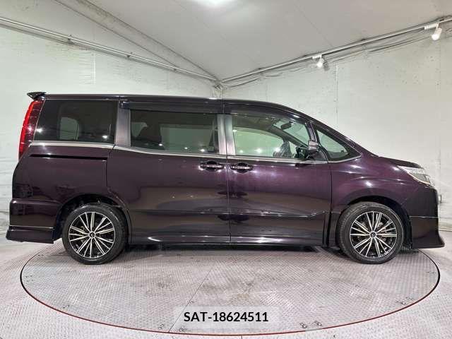 Toyota NOAH 2014-01 242989-7