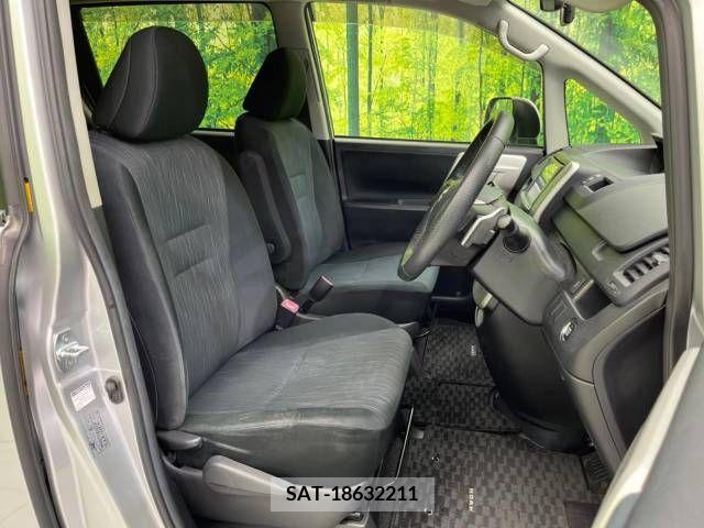 Toyota NOAH 2013-02 255848-7