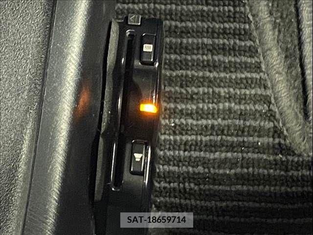 Toyota PRIUS 2014-06 322049-5
