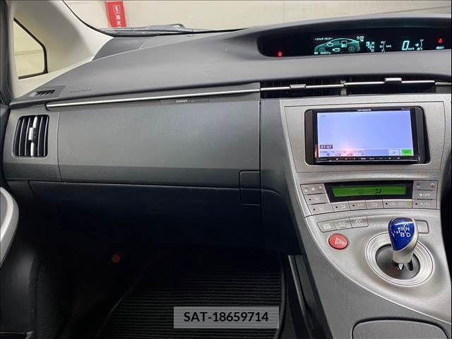 Toyota PRIUS 2014-06 322049-11