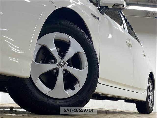Toyota PRIUS 2014-06 322049-10