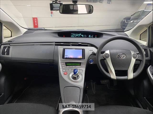 Toyota PRIUS 2014-06 322049-1
