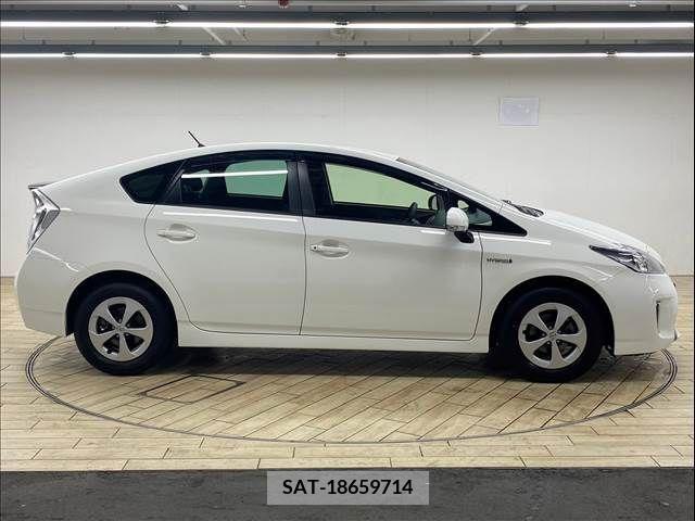 Toyota PRIUS 2014-06 322049-17