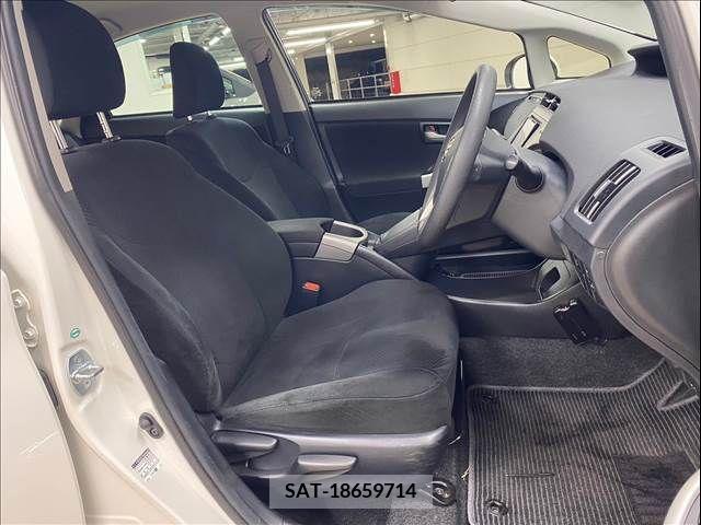 Toyota PRIUS 2014-06 322049-7
