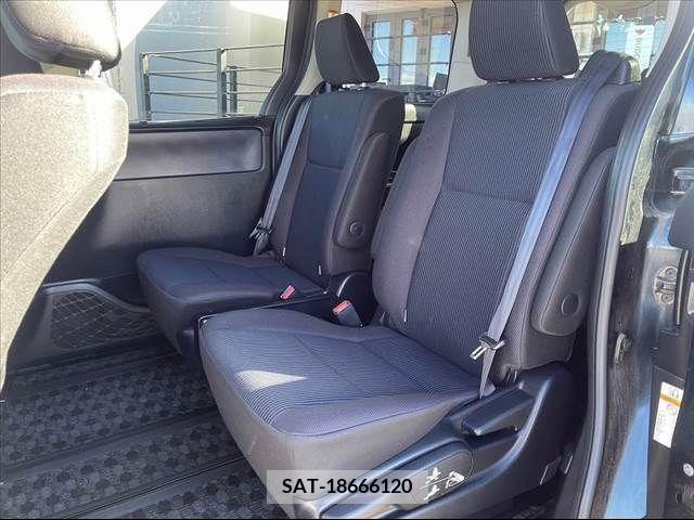 Toyota VOXY 2014-10 253465-12
