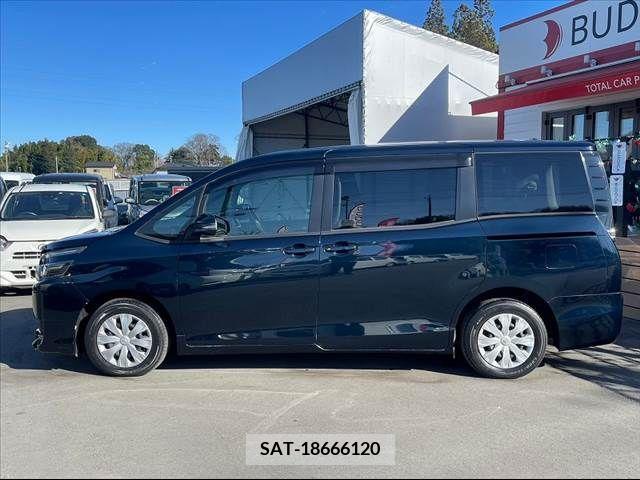 Toyota VOXY 2014-10 253465-9