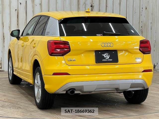 Audi Q2 2017-10 217752-16