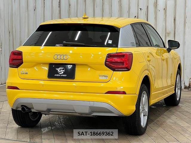 Audi Q2 2017-10 217752-15