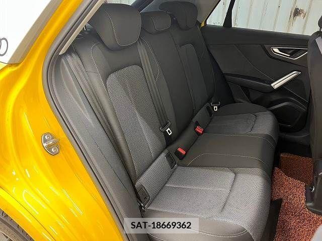Audi Q2 2017-10 217752-9