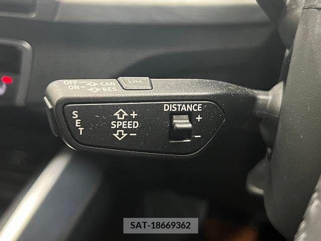 Audi Q2 2017-10 217752-4