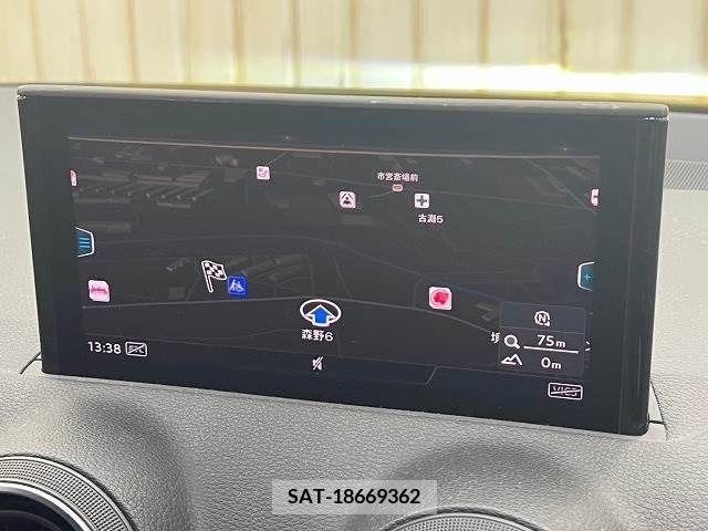 Audi Q2 2017-10 217752-2