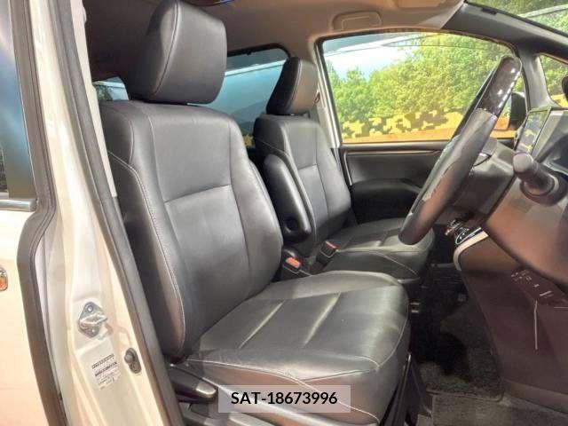 Toyota ESQUIRE 2017-07 240985-8