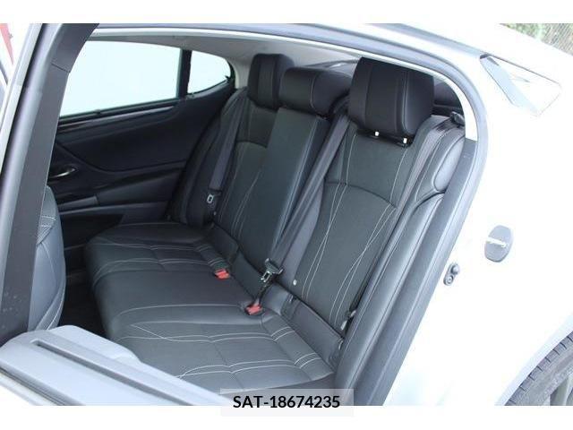 Lexus ES 2019-02 354143-14